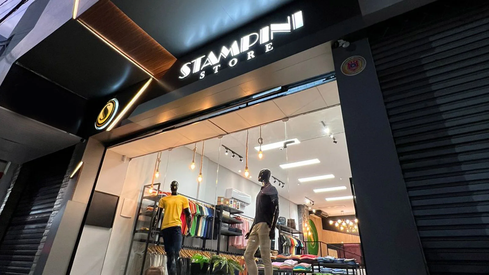 Fachada da loja física Stampini Store